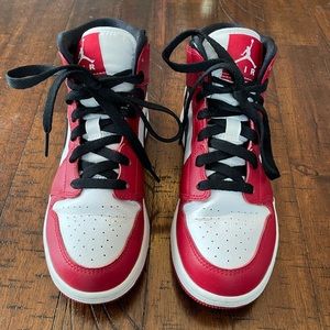 Nike Air Jordan 1 Retro High OG Chicago size 5Y Red